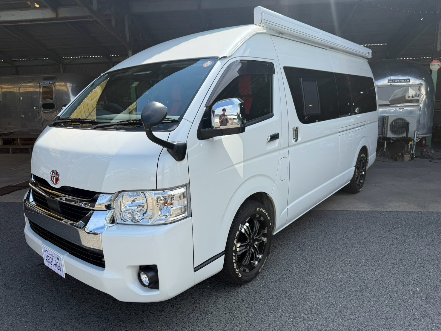 ハイエース　OMC製　銀河　ディーゼル　ワイド　1500ｗインバーター　DC冷蔵庫　FFヒーター　ルーフベント　サイドオーニング　　電子レンジ　ツインサブバッテリー　Rrテレビモニター　バックカメラ　LEDヘッド　ミラーモニター